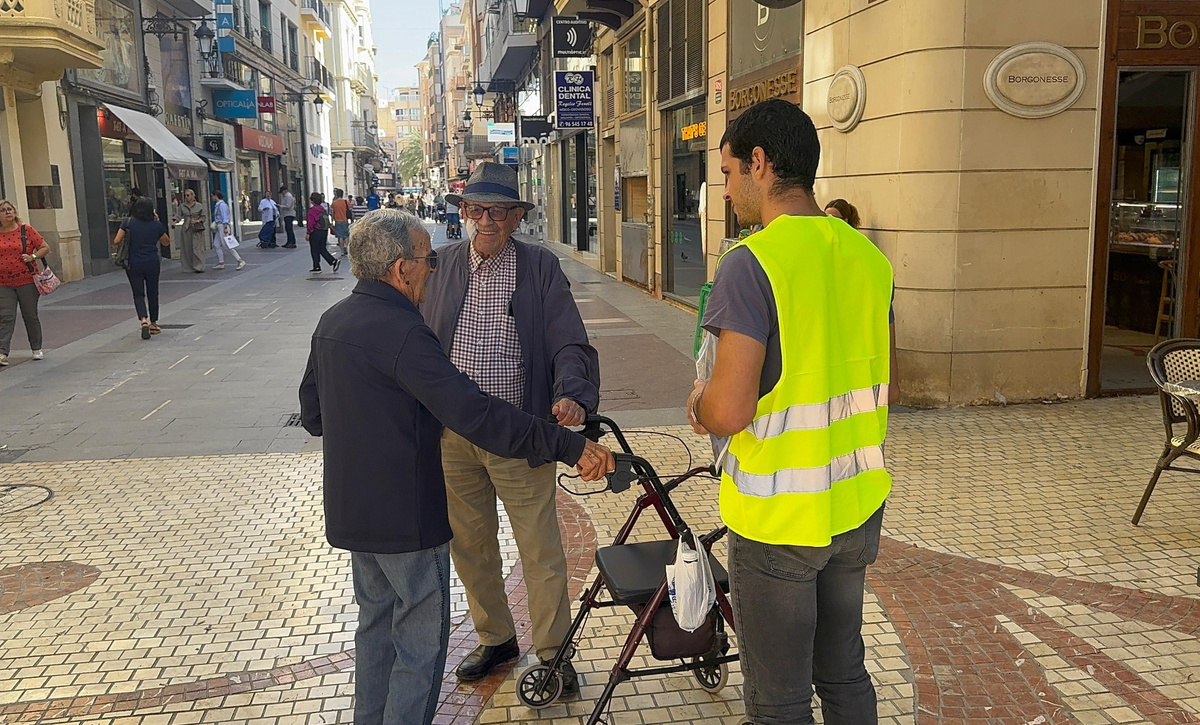 elche-realiza-encuestas-para-mejorar-el-servicio-de-autobus-urbano-foto-3